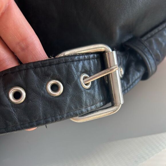 Vintage Black Leather Jacket - Picture 5 of 16